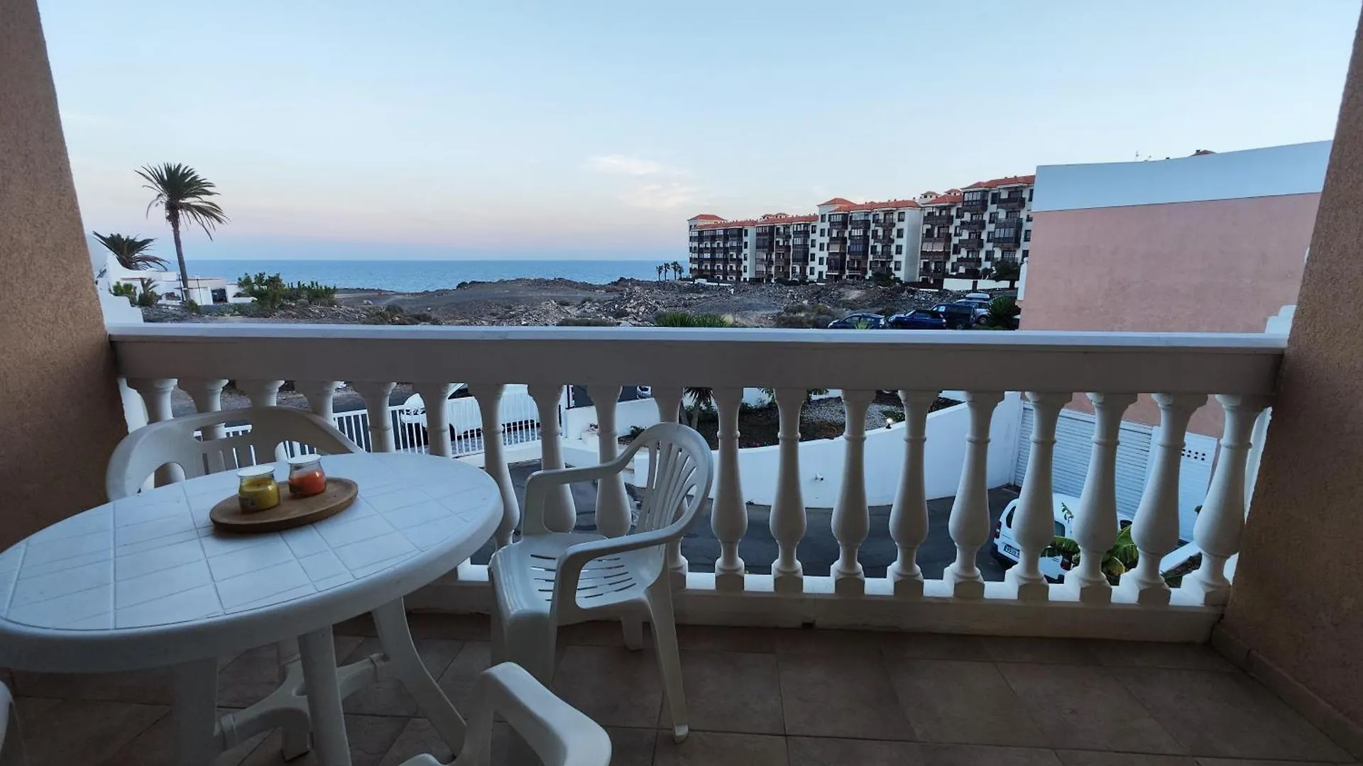 Encantador Estudio Con Terraza Privada Y Espectaculares Vistas Al Mar En Costa Del Silencio, Cerca De Los Cristianos