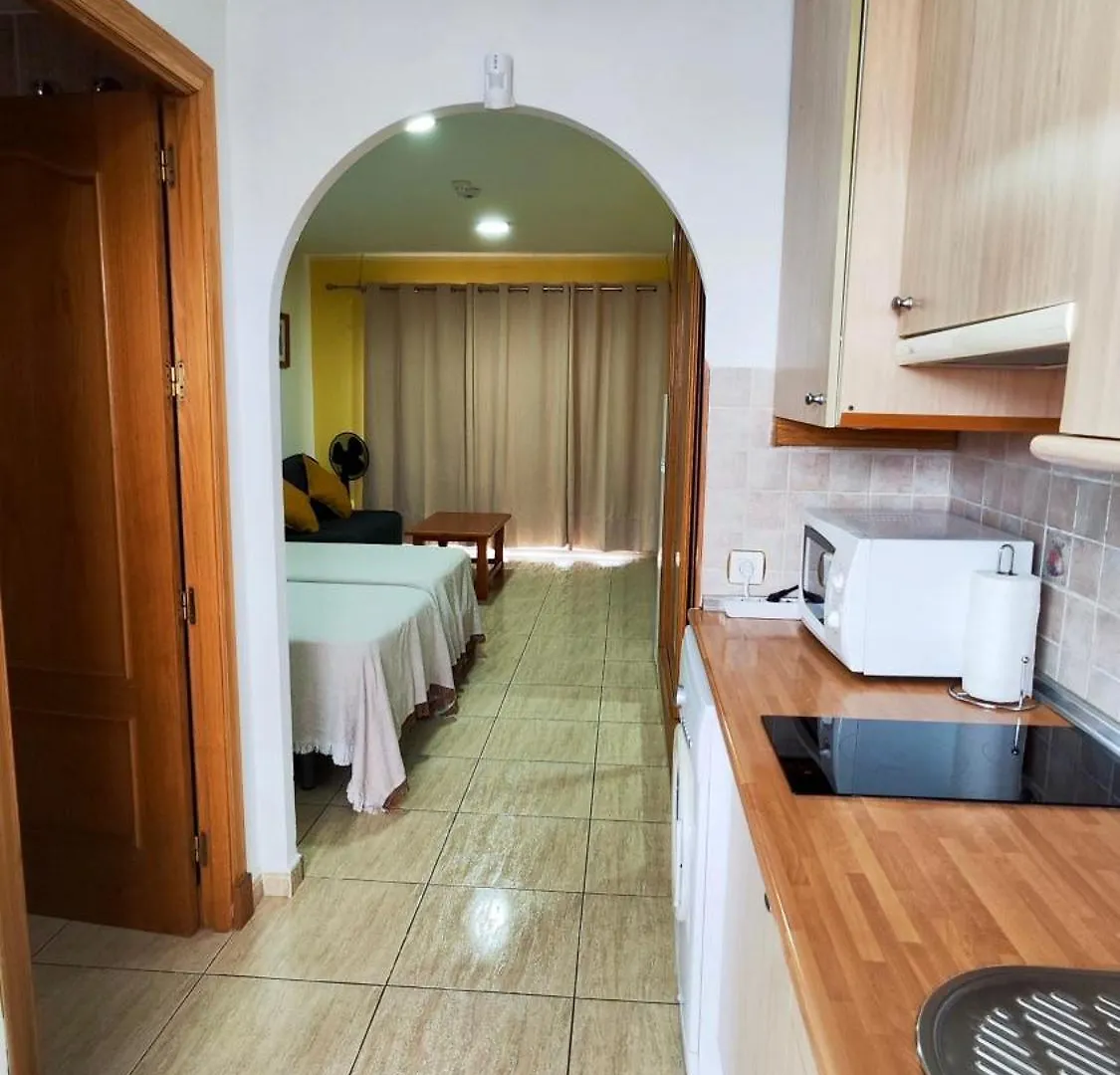 Encantador Estudio Con Terraza Privada Y Espectaculares Vistas Al Mar En Costa Del Silencio, Cerca De Los Cristianos