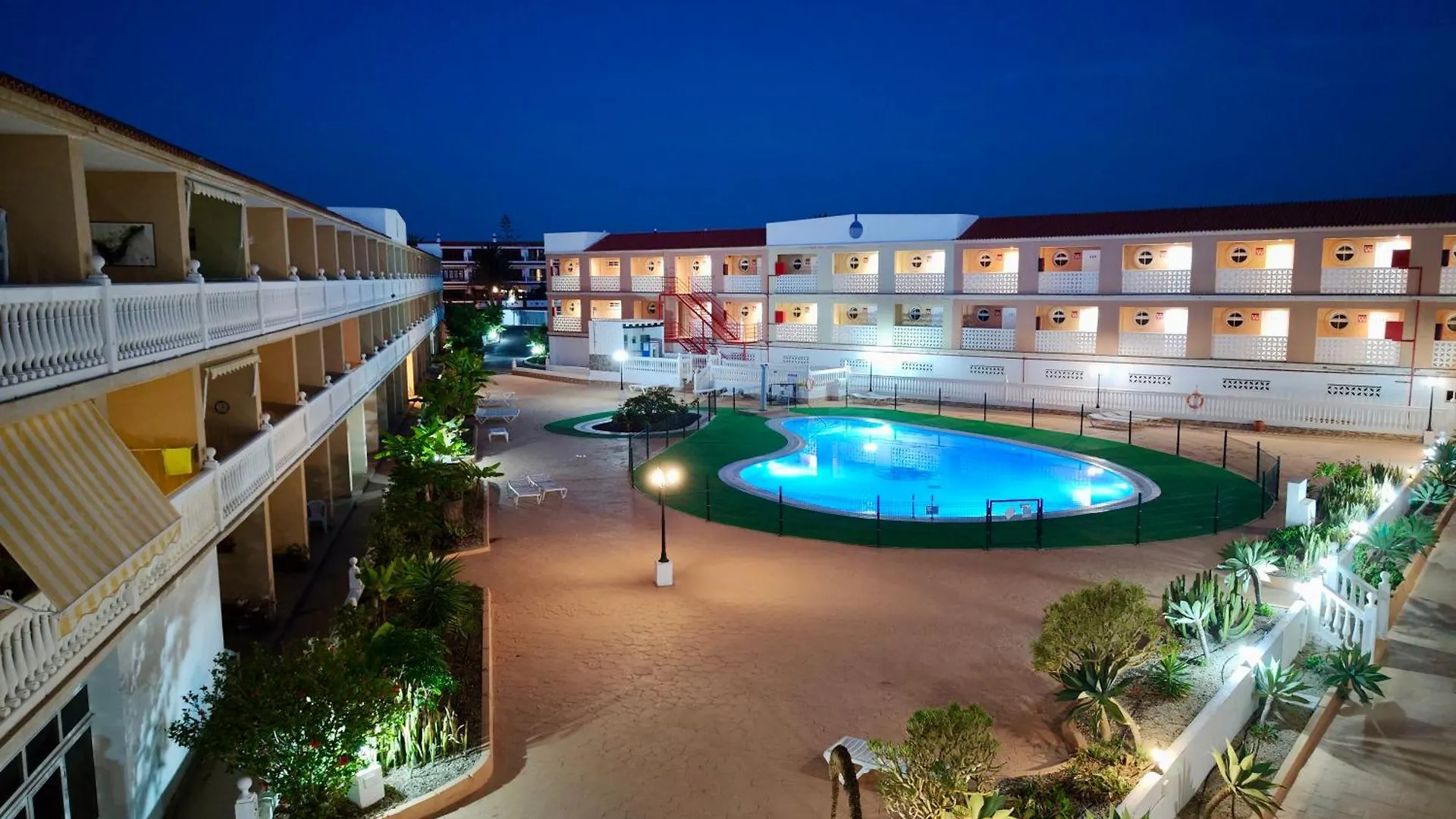 Encantador Estudio Con Terraza Privada Y Espectaculares Vistas Al Mar En Costa Del Silencio, Cerca De Los Cristianos